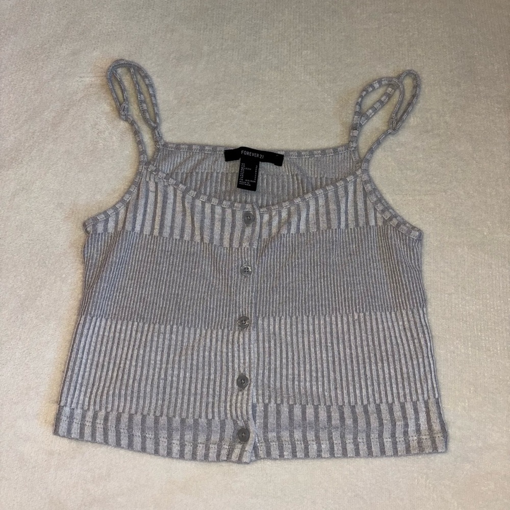woman’s grey cami